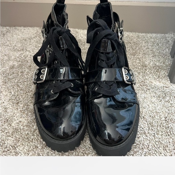 FOREVER 21 WOMEN ANKLE BOOTS IN SHINY BLACK WITH SIDE ZIPPER LACED SIZE 10 - Picture 3 of 11